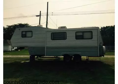1995 5th wheel Nomad by Skyline